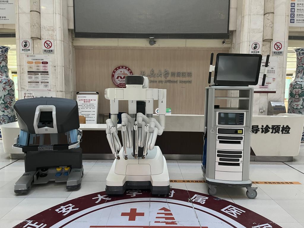 【重磅消息】陕北区域首台达芬奇手术机器人系统落户我院